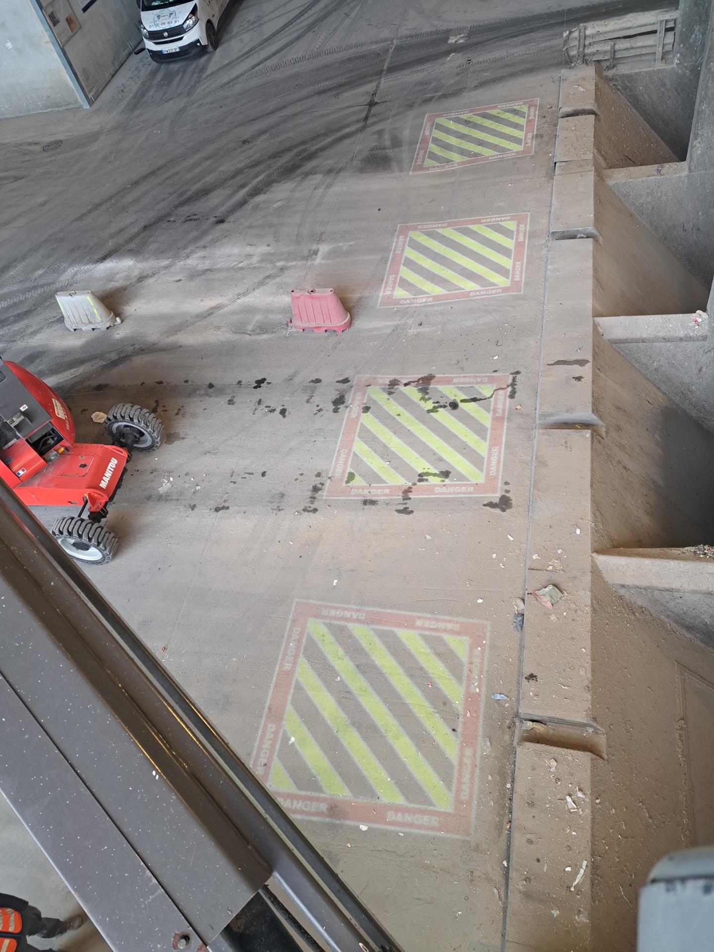 Installation de signal&eacute;tique et projecteur de quai LED au sol pour s&eacute;curiser les d&eacute;chargements