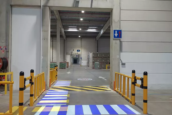 Réalisation de marquage et signalétique au sol pour les entreprises image 6