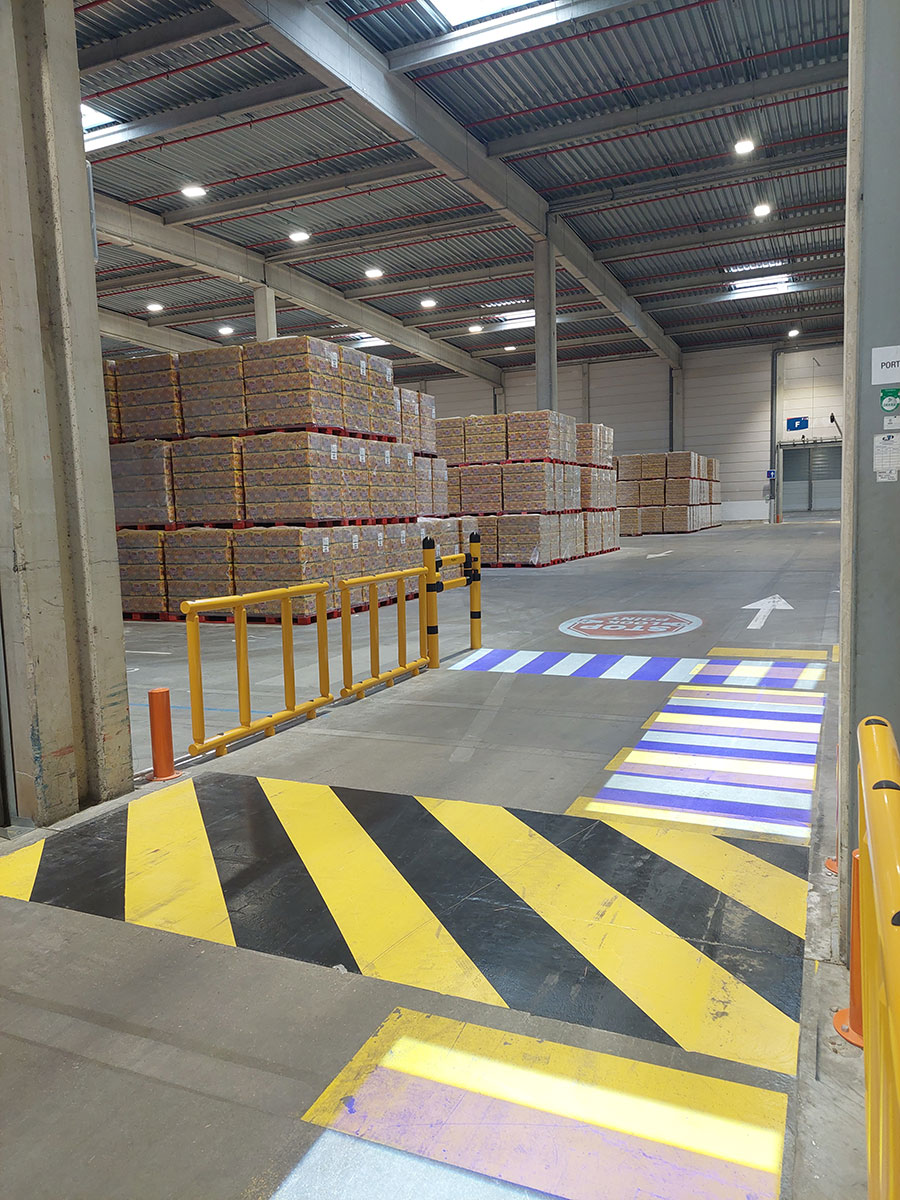 Réalisation de marquage et signalétique au sol pour les entreprises image 5