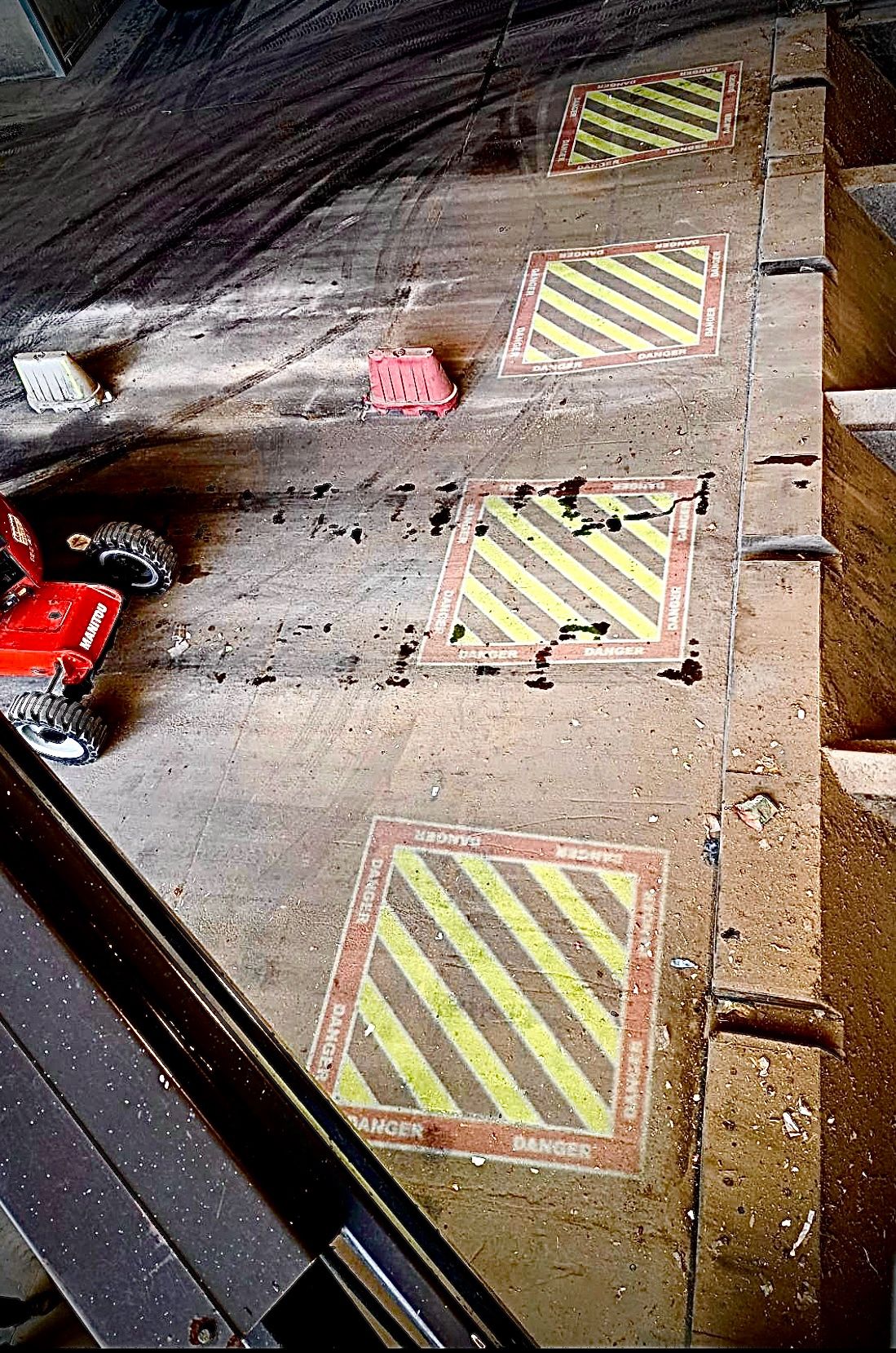 Projecteurs LED de pictogrammes lumineux et de passage piétons dans les entrepôts et indsutries