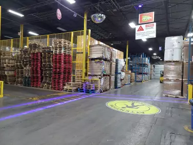 Choix de Marquage au Sol : Peinture ou Projection Lumineuse ?